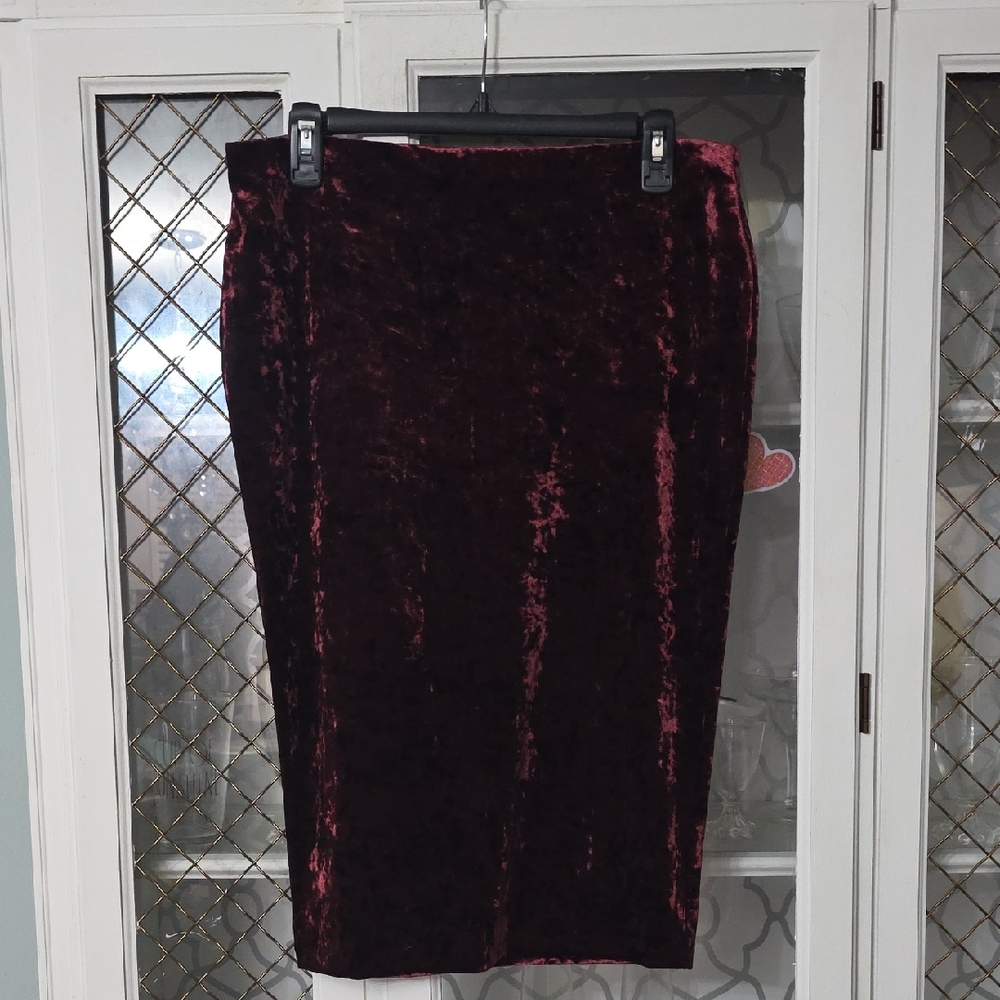 Vince Camuto Luxurious Velvet Pencil Skirt in Deep Burgundy